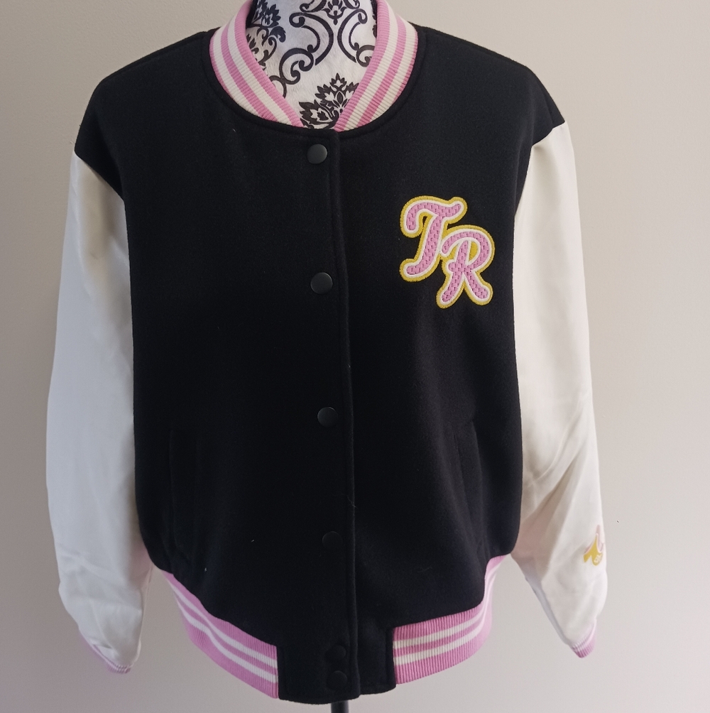 True Religion - Picture 2 of 8